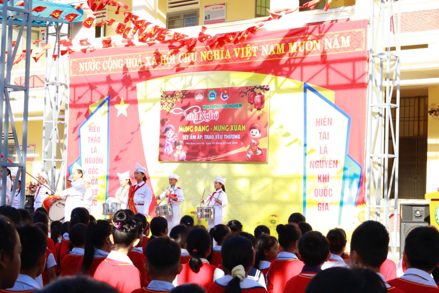 HOẠT ĐỘNG TRẢI NGHIỆM - VĂN NGHỆ "MỪNG ĐẢNG - MỪNG XUÂN, TẾT ẤM ÁP, TRAO YÊU THƯƠNG"